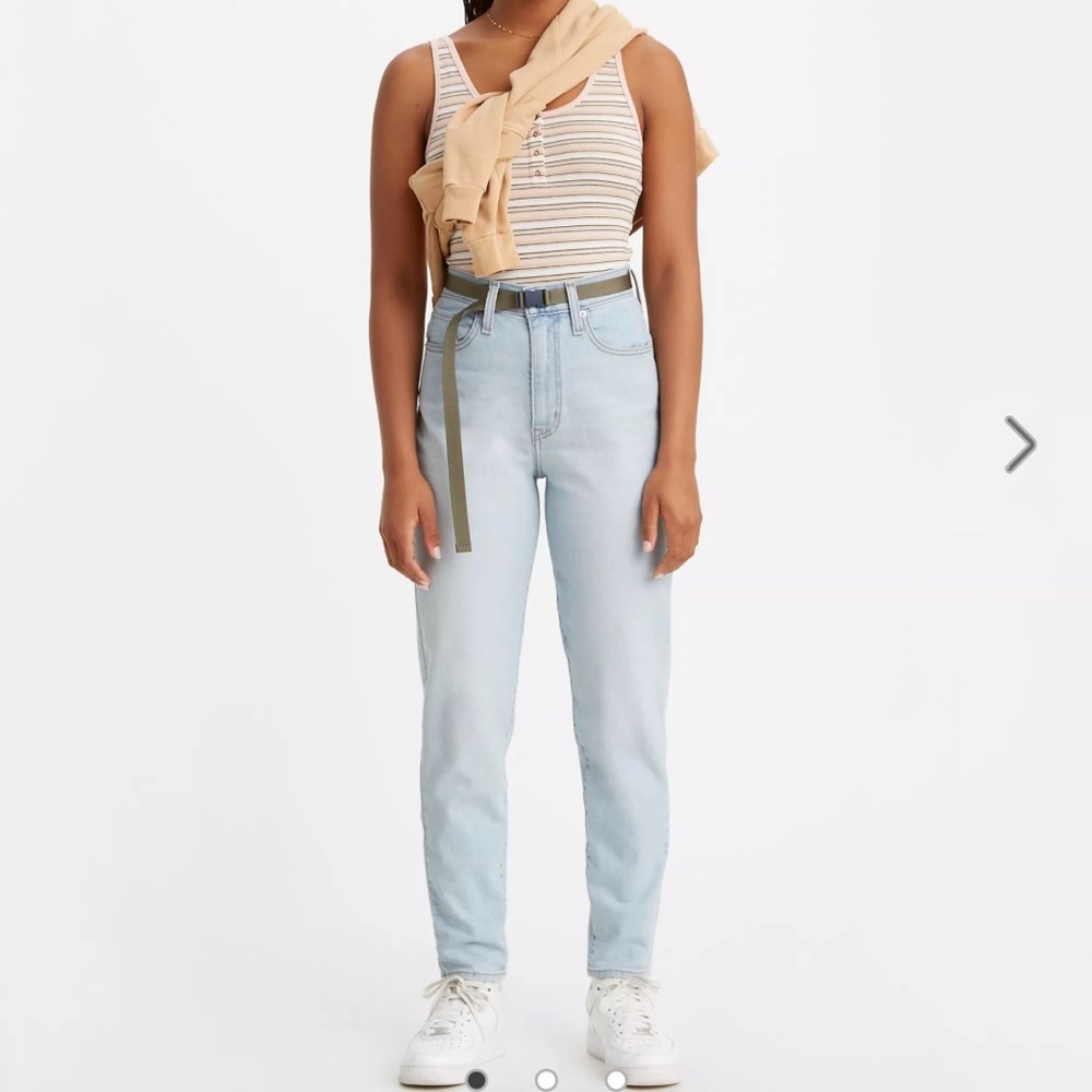 **SOLD** Levi’s High Waisted Taper Jeans